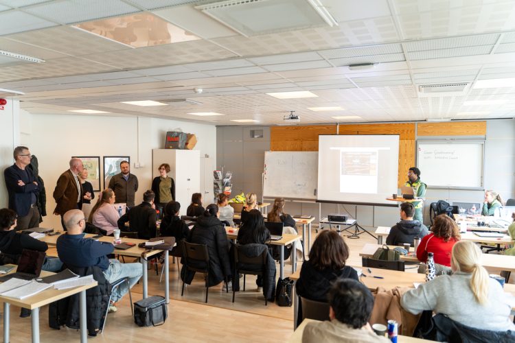 Generaldirektören besökte Medlearns ambulanssjukvårdarprogram | Medlearn.se